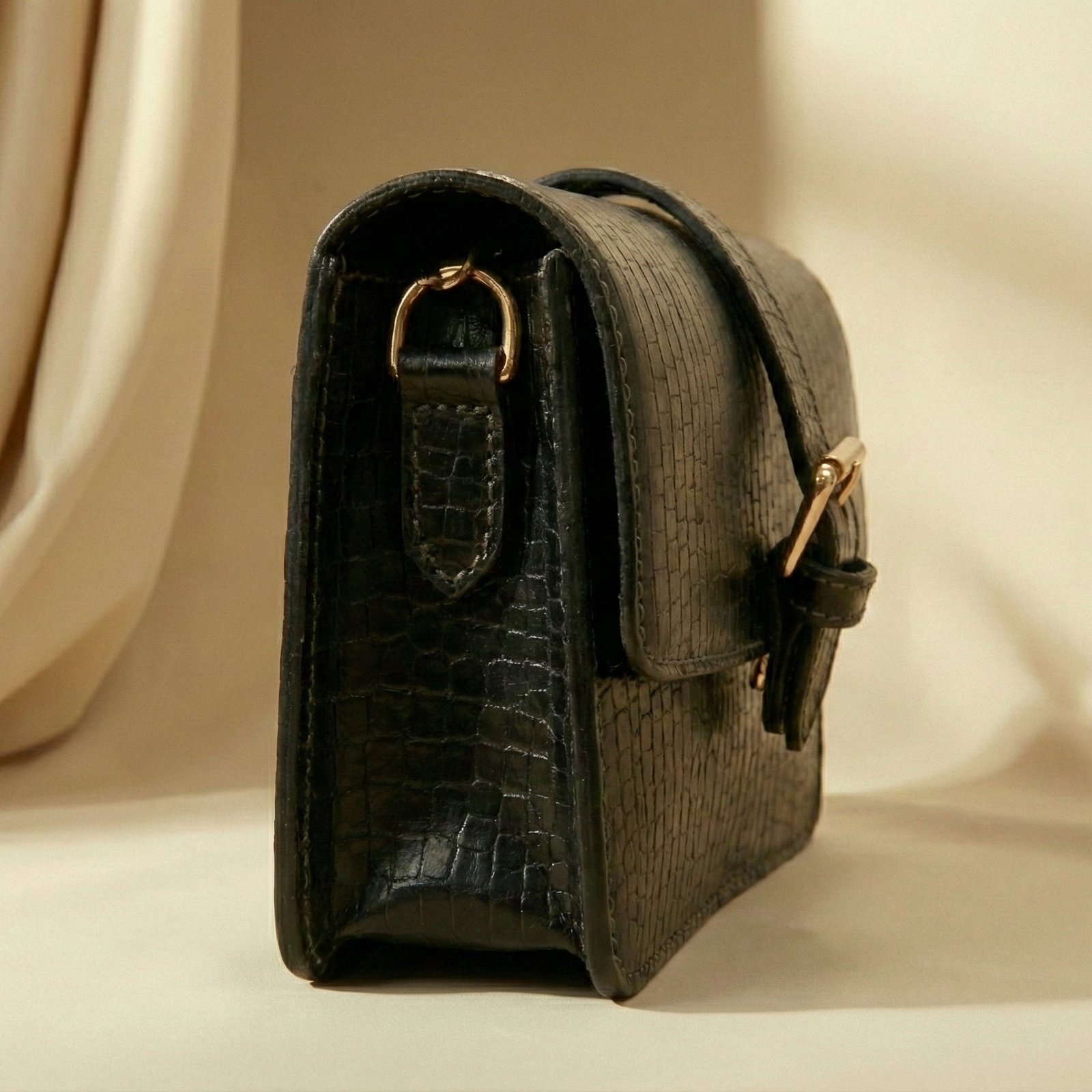 Vintage Croc-Embossed Crossbody Bag - Image 2
