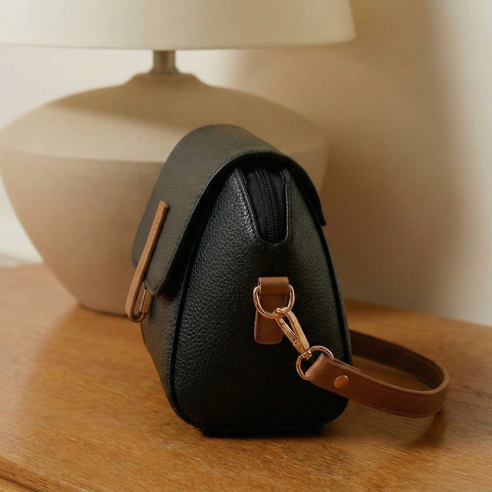 Modern Black Crossbody Bag - Image 4